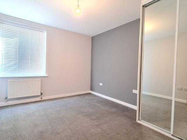 Warren House, Union Lane, Isleworth TW7, 1 bed flat to rent, £1,600 pcm | PrimeLocation