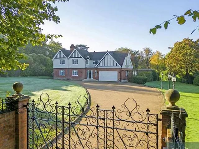 Warren Hall, Manor Road, Loughton, IG10 4RP, United Kingdom | 6 bed house for rent #116538644 | Rentberry
