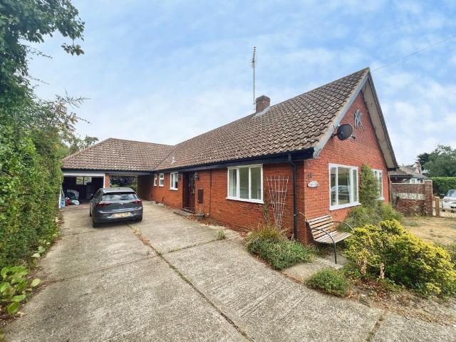 Warren Hill Road, Woodbridge 3 bed bungalow to rent £1,800 pcm £415 pw