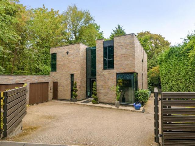 Warren Lane, Stanmore HA7 5 bed detached house to rent £6,250 pcm £1,442 pw
