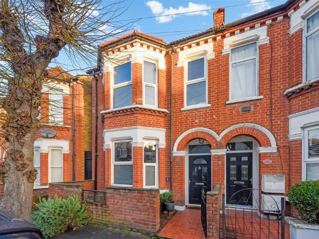 Warren Road, Colliers Wood SW19 5 bed house to rent £4,700 pcm £1,085 pw