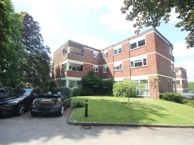 Warren Road, Guildford 2 bed flat to rent £1,675 pcm £387 pw