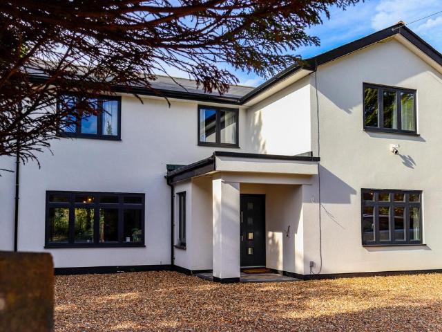 Warren Road, Guildford GU1 5 bed house to rent £7,500 pcm £1,731 pw