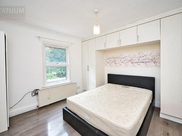 Warren Road, Leyton, London, E10 1 bed in a house share to rent £800 pcm £185 pw