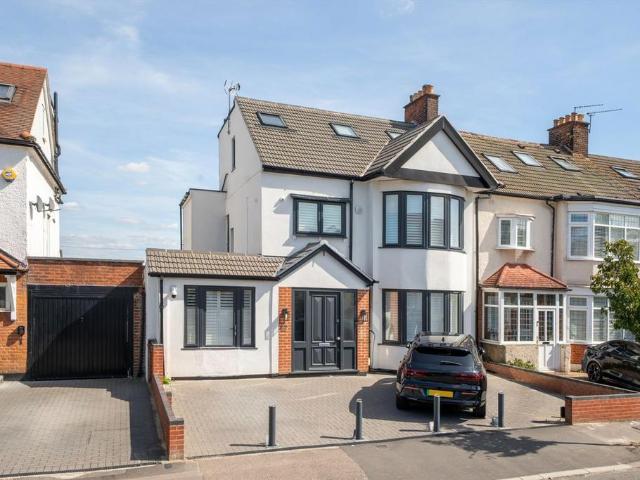Warren Road, London E11 4 bed house to rent £6,998 pcm £1,615 pw