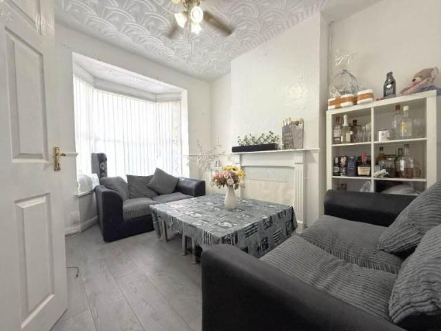 Warren Road, Purley CR8 5 bed house to rent £2,850 pcm £658 pw