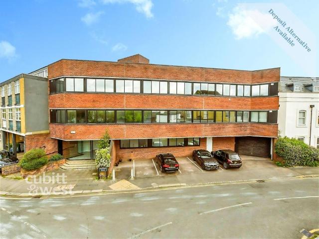 Warren Road Reigate RH2 1 bed apartment to rent £1,450 pcm £335 pw