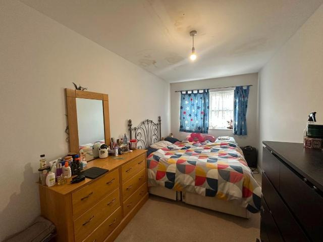 Warren Way, Edgware HA8, 2 bed flat to rent, £1,700 pcm | PrimeLocation