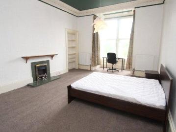 Warrender Park Terrace, Marchmont. 4 bed apartment to rent £3,400 pcm £785 pw