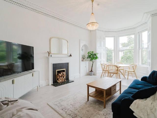 Warrender Park Road, Edinburgh EH9 3 bed apartment to rent £2,600 pcm £600 pw