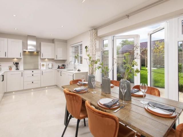 Warrener at Nationwide, Kingsfleet. 3 bed detached house to rent £1,150 pcm £265 pw