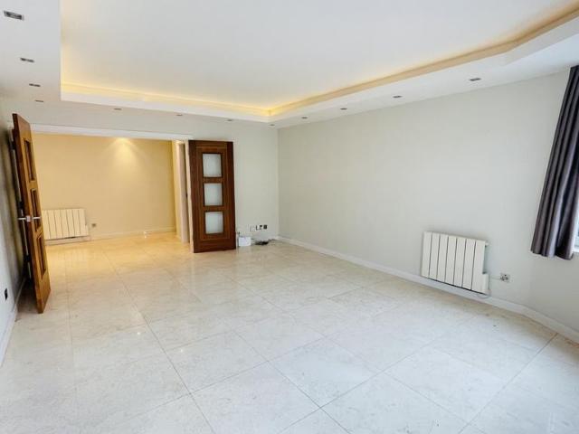 Warrington Gardens, London W9 3 bed flat to rent £5,000 pcm £1,154 pw