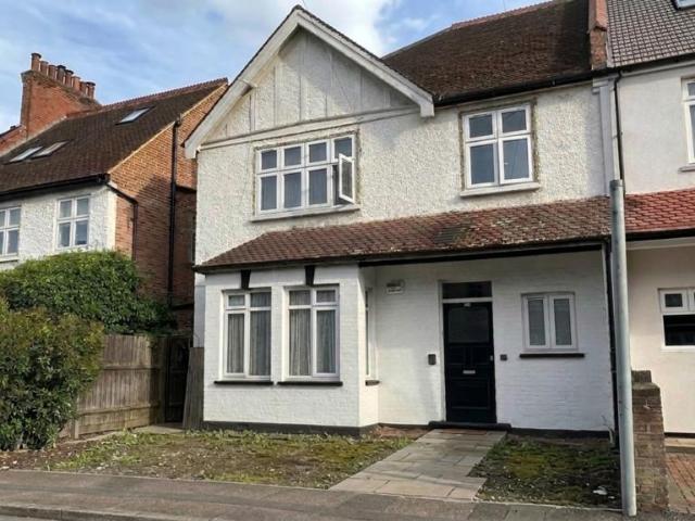 Warrington Road, Harrow 2 bed apartment to rent £1,950 pcm £450 pw