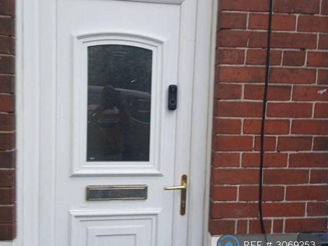 Warrington Road, Wigan, WN1 3 bed terraced house to rent £975 pcm £225 pw