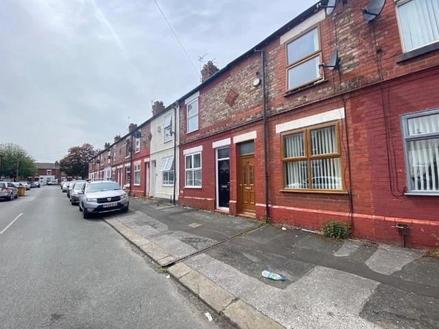 Warrington WA2 2 bed terraced house to rent £850 pcm £196 pw