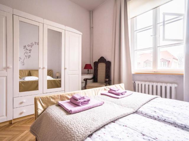 Warsaw, Old city Piekarska st, 3 bedrooms flat, 5620 PLN TOTAL