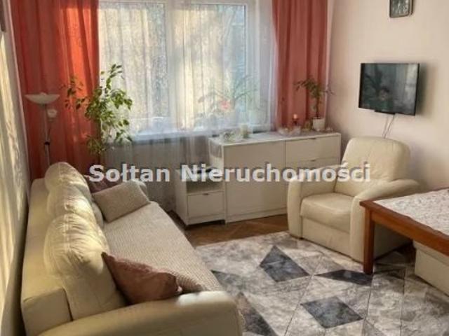 Sprzedam przestronne 3 pokoje z balkonem, blisko metra