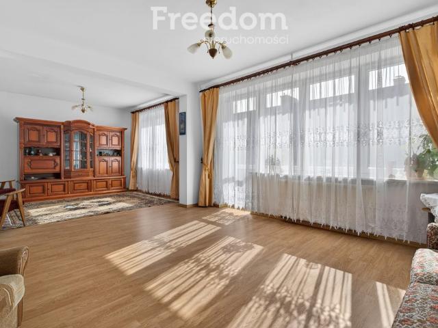 Przestronny segment 157 m² z 6 pokojami i potencjałem inwestycyjnym