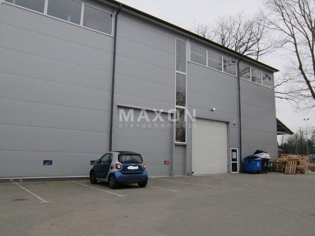 Magazyn i biuro 440 m², 11 m wysokości, nośność 9 t/m²
