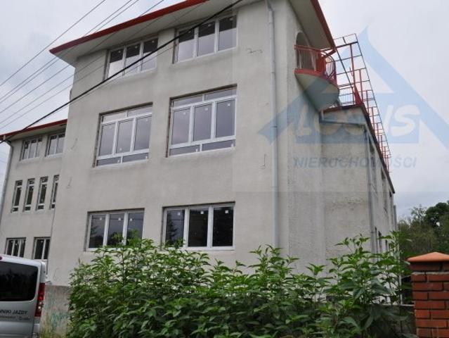 Budynek 2230 m² z dużym potencjałem w Wawrze