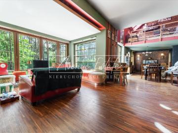 Przestronny dom z wysokimi sufitami i potencjałem aranżacyjnym