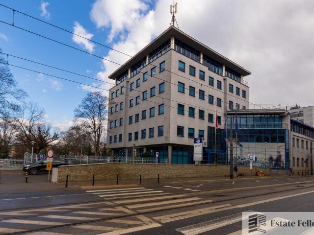 Nowoczesny biurowiec 7 kondygnacji z klimatyzacją i parkingiem
