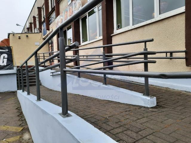 Przestronny lokal usługowy 270 m² z klimatyzacją i parkingiem