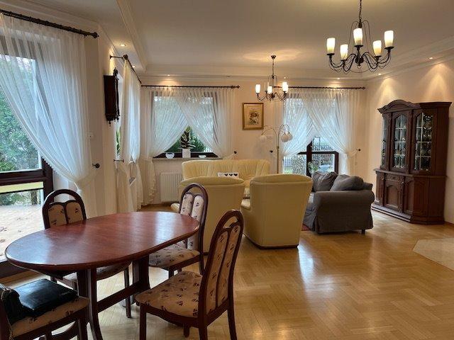 Zapraszam do obejrzenia domu 214 m² z pięknym ogrodem i tarasami