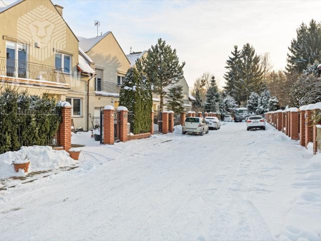 Przestronny dom 175 m² z garażem i ogrodem w Bielanach