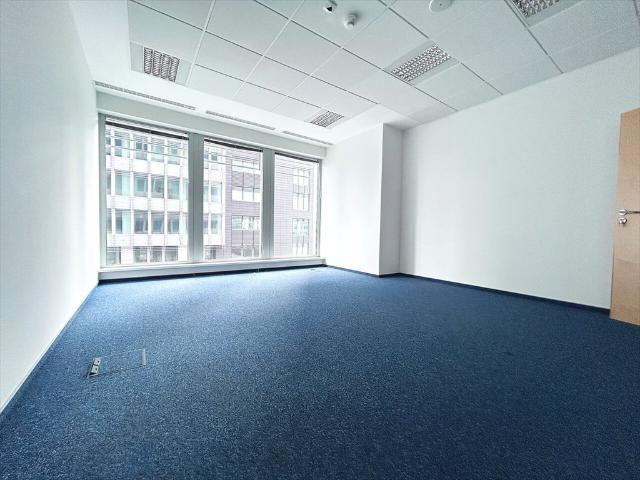 Nowoczesny biurowiec 1572 m², klimatyzacja, parking