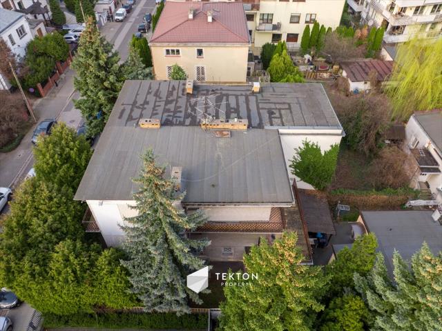 Dom z potencjałem Mokotów 12 pokoi, 2 budynki