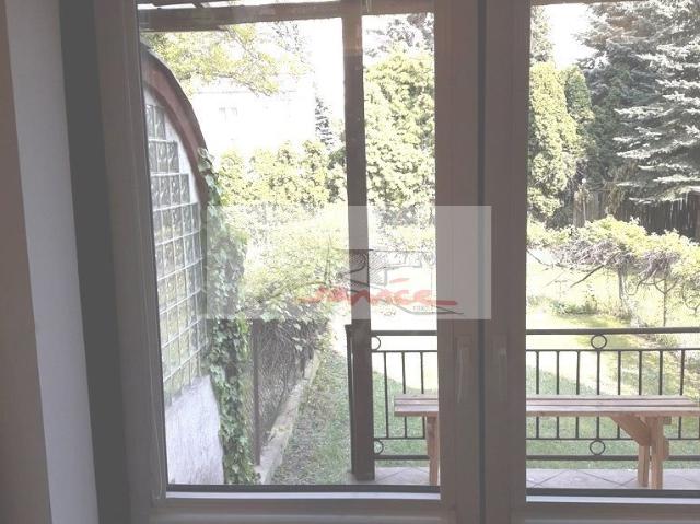 Przestronny dom na Mokotowie z tarasem i ogródkiem