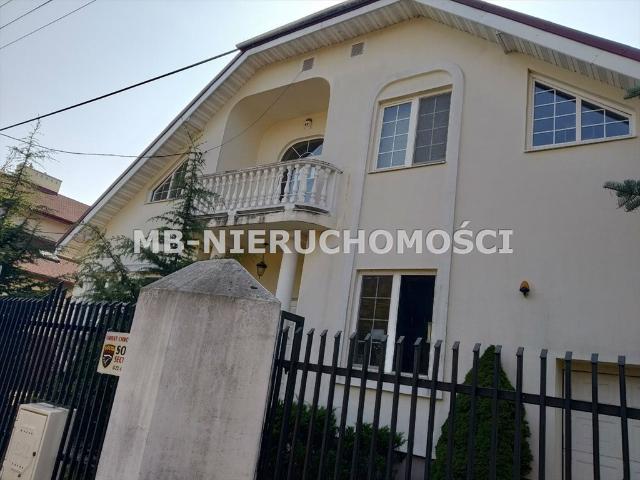 Dom 400 m² z garażem i tarasem w Warszawie Gocław