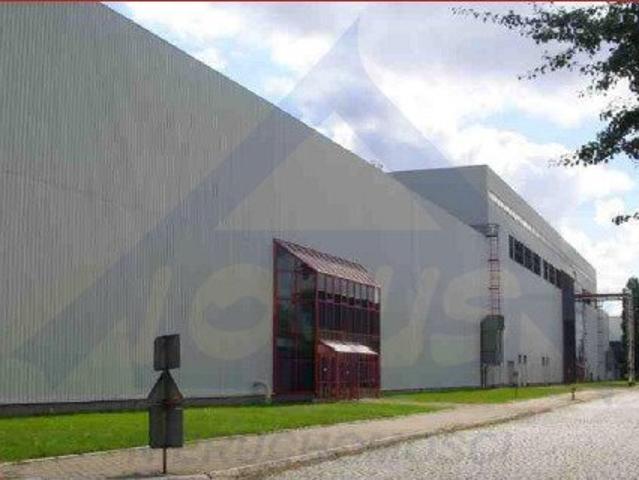 Nowoczesny kompleks biurowo magazynowy 780 m2 w Pradze