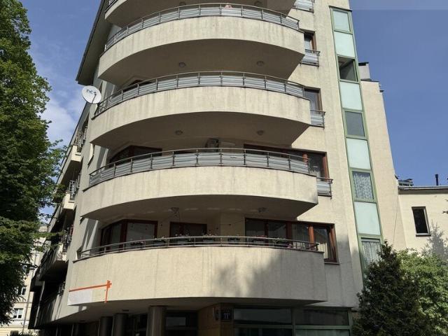 Lokal 208 m² w centrum Warszawy z dużymi oknami polecam