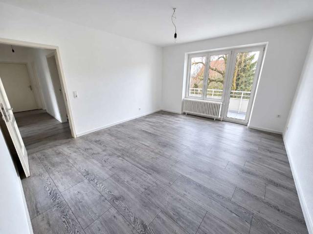 Was will man mehr? +eigener Garten +Balkon +Laminat +modernes Tageslichtbad