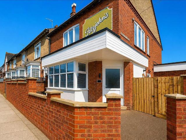 Washbrook Road, Rushden, Northamptonshire NN10, 2 bed maisonette to rent, £900 pcm | PrimeLocation