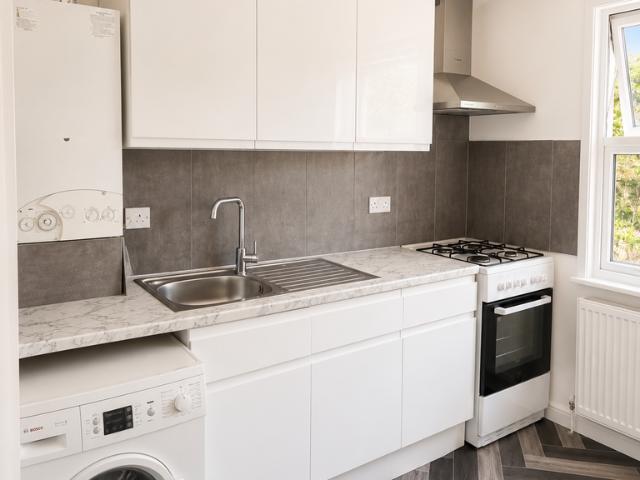 Washington Avenue, London E12 1 bed flat to rent £1,650 pcm £381 pw