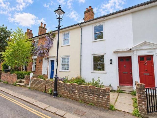 Washington Street, Chichester, PO19 2 bed house to rent £1,450 pcm £335 pw