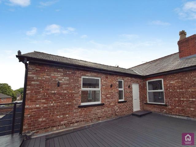 Washway Road, Sale, Greater Manchester M33, 2 bed flat to rent, £1,275 pcm | PrimeLocation