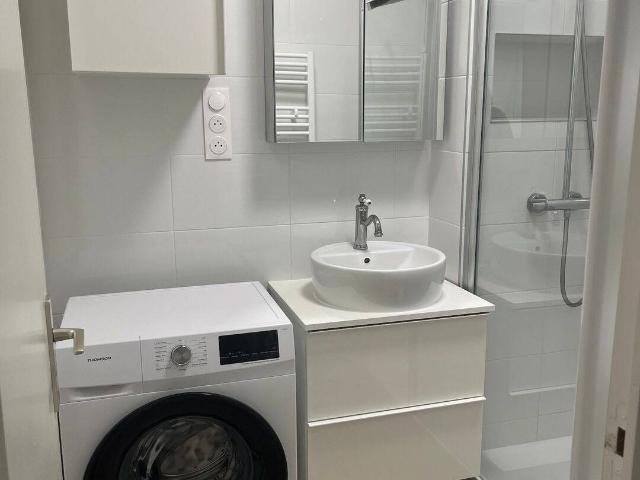 Wasquehal Capreau – Meublé 49,5 m² refait à neuf, balcon sur jardin, parking et cave – 880 € CC