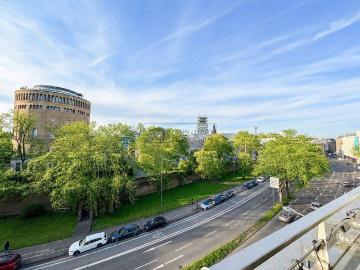 Wasserturm und Domblick: Helle 3 Zimmer Stadtwohnung mit großem Balkon