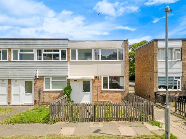 Watten Court, Milton Keynes MK2 3 bed end of terrace house to rent £1,475 pcm £340 pw