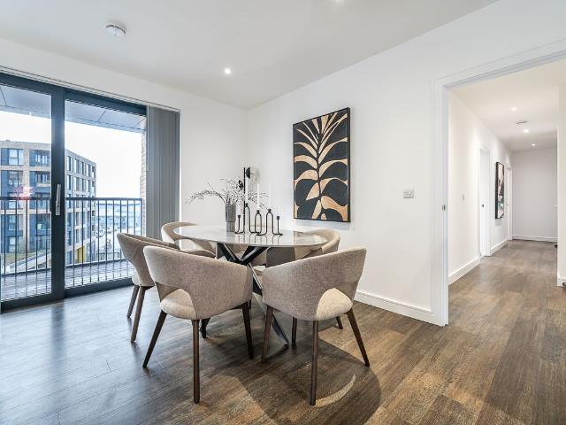 Watteau Square, Croydon CR0, 2 bed flat to rent, £2,100 pcm | PrimeLocation