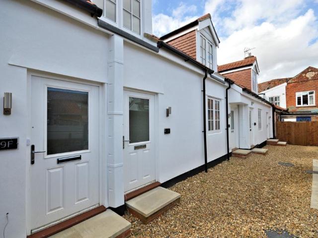 Watton Studio to rent £595 pcm £137 pw
