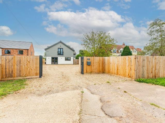 Watton Road, Hingham NR9, 5 bed detached house to rent, £3,100 pcm | PrimeLocation