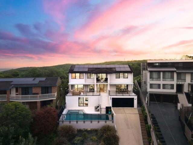 WATCH THE WHALES FROM YOUR BALCONY! INCREDIBLY EXPANSIVE RESIDENCE