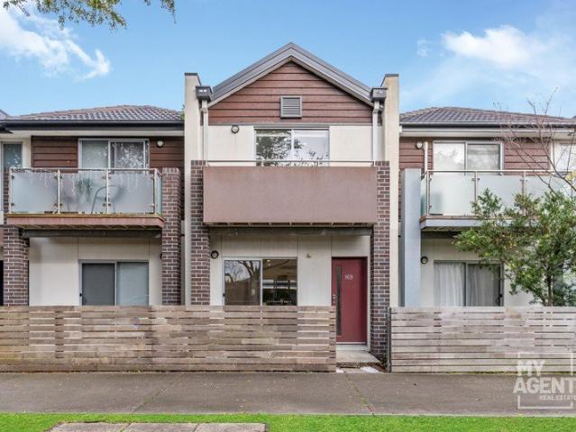 WATCH THE VIDEO TOUR HOSTED BY MATT GILBEE* Open plan, 2 bedroom townhouse with upstairs retreat/study