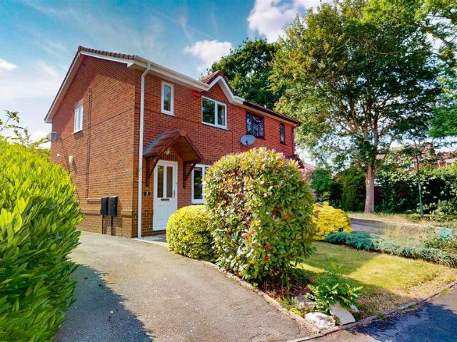 Watchcote, Herongate 2 bed semi detached house to rent £925 pcm £213 pw