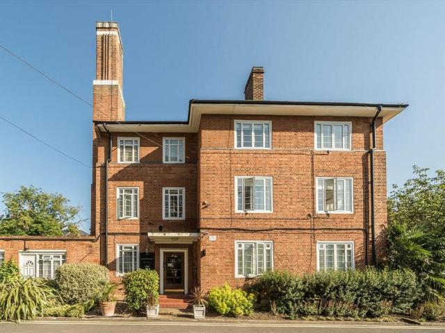Watchfield Court, London W4 3 bed flat to rent £3,300 pcm £762 pw